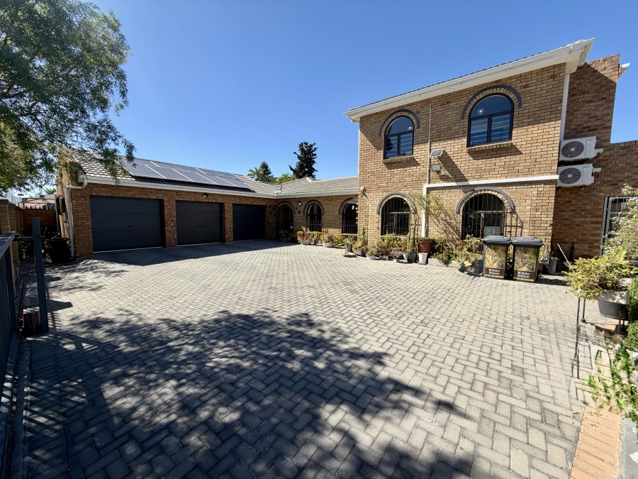 5 Bedroom Property for Sale in Flamingo Vlei Western Cape